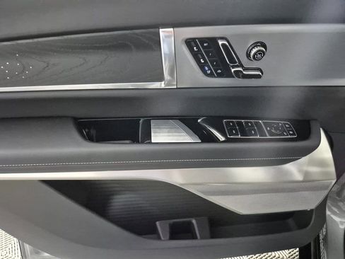 New 2026 Cadillac Vistiq Platinum w/ LPO, Floor Liner Package image 16