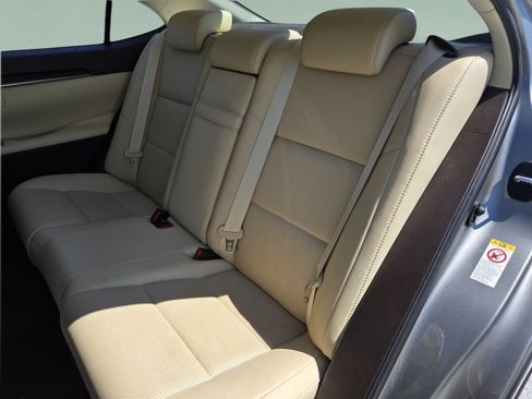 Used 2016 Lexus ES 350 w/ Premium Package w/Wood Trim FWD image 22