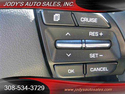 Used 2019 Hyundai Ioniq Plug-In Hybrid image 13