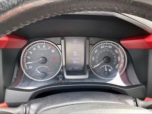 Used 2019 Toyota Tacoma TRD Sport image 10