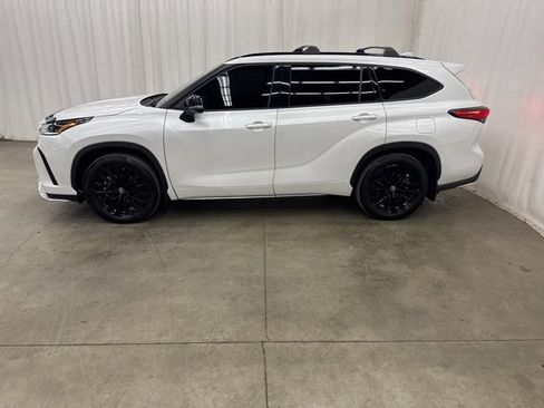 Used 2023 Toyota Highlander XSE image 31