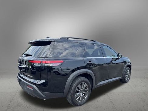 Used 2024 Nissan Pathfinder SV image 4