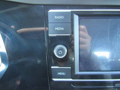 Used 2020 Volkswagen Jetta SE w/ SE Cold Weather Package image 37