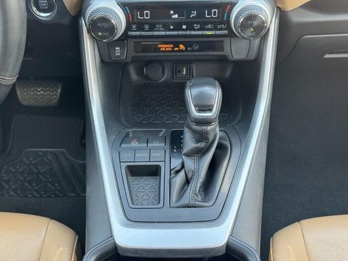 Used 2019 Toyota RAV4 XLE Premium FWD image 21