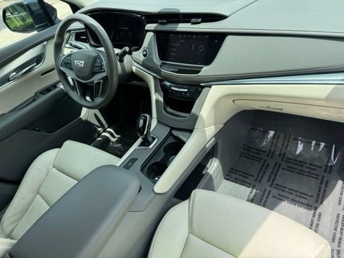 Used 2017 Cadillac XT5 Luxury w/ Driver Awareness Package FWD image 30