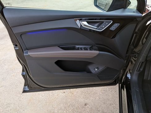 Used 2024 Audi Q4 e-tron Prestige w/ Black Optic Package image 9