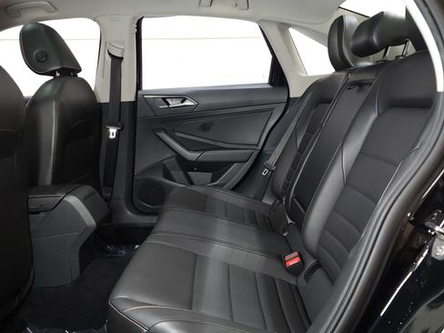 Used 2022 Volkswagen Jetta SE w/ Panoramic Sunroof Package image 16