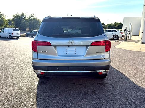 Used 2016 Honda Pilot Touring image 6