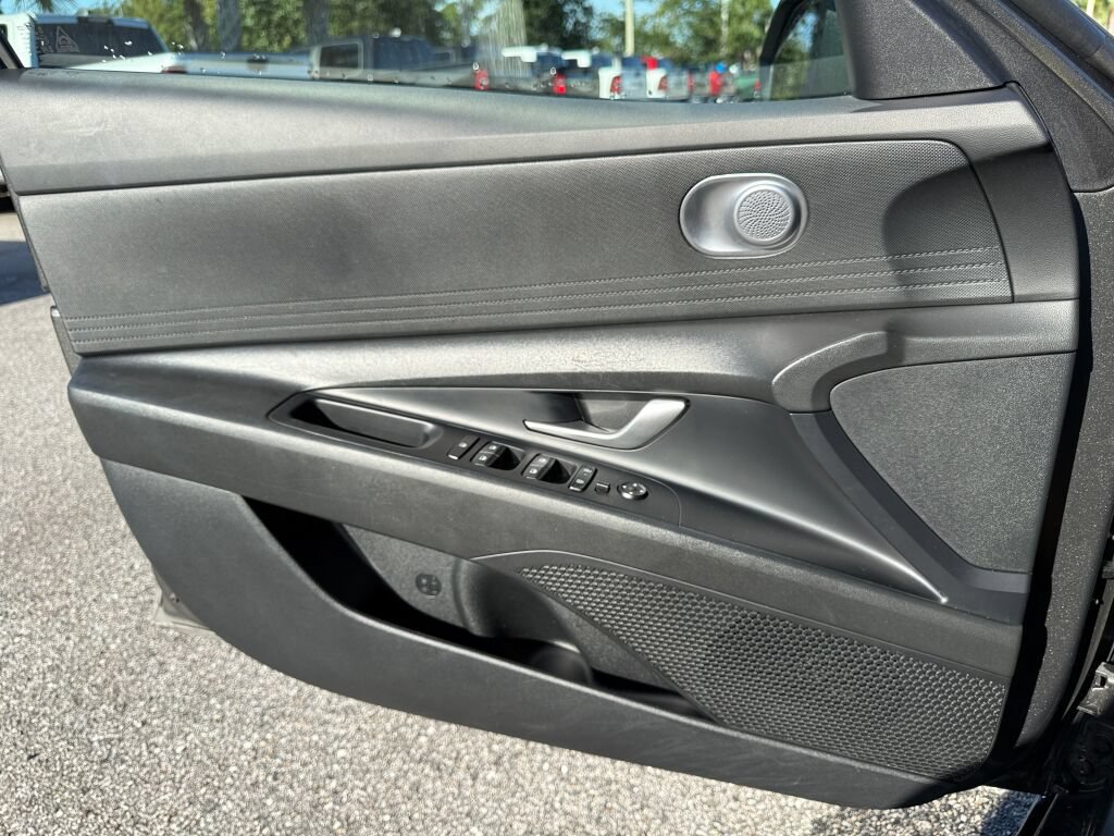Used 2024 Hyundai Elantra SEL FWD image 17