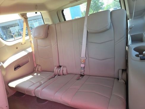 Used 2018 Cadillac Escalade ESV Premium Luxury RWD image 11