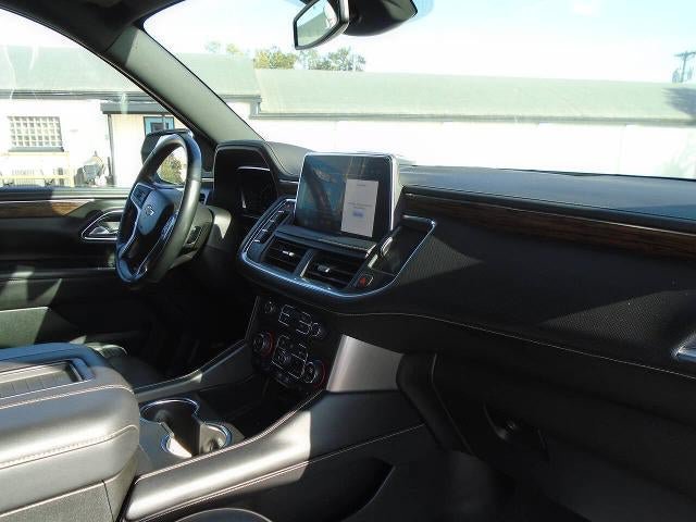 Used 2023 Chevrolet Suburban Premier AWD/4WD image 27
