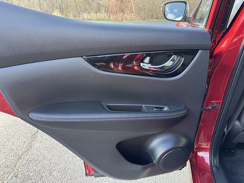 Used 2022 Nissan Rogue Sport SV AWD/4WD image 25
