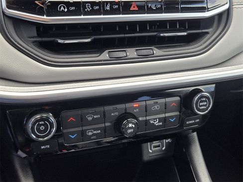 Certified 2024 Jeep Compass Limited w/ Sun and Sound Group image 21