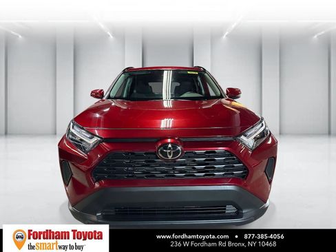 Used 2025 Toyota RAV4 XLE image 8