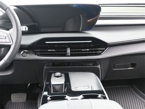 New 2026 Buick Enclave Preferred w/ LPO, Floor Liner Package image 27