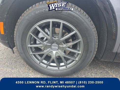 Used 2022 Buick Envision Essence w/ Technology Package I FWD image 4