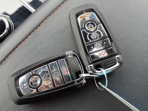 Used 2025 Lincoln Aviator Black Label AWD/4WD image 29