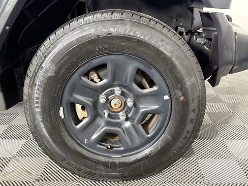 Used 2023 Jeep Wrangler Sport image 31