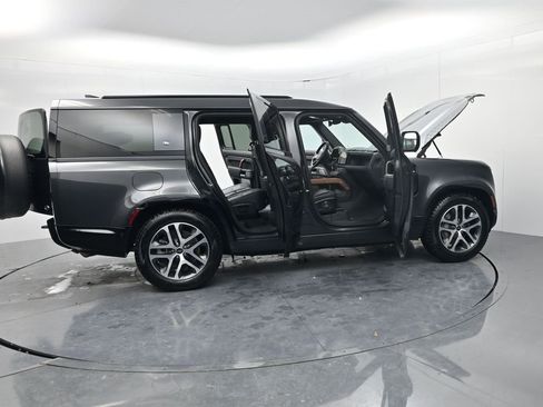 Used 2023 Land Rover Defender 130 X-Dynamic SE image 53