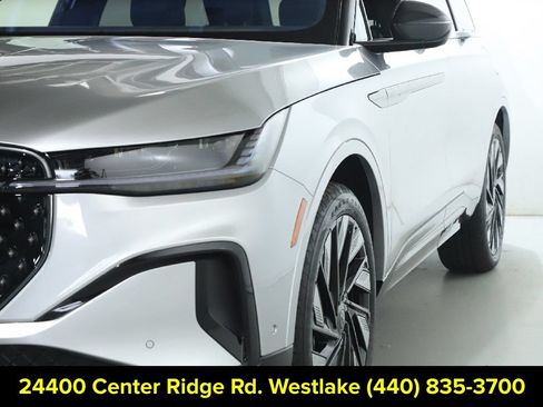 Certified 2024 Lincoln Nautilus Reserve w/ Equipment Group 202A AWD/4WD image 5