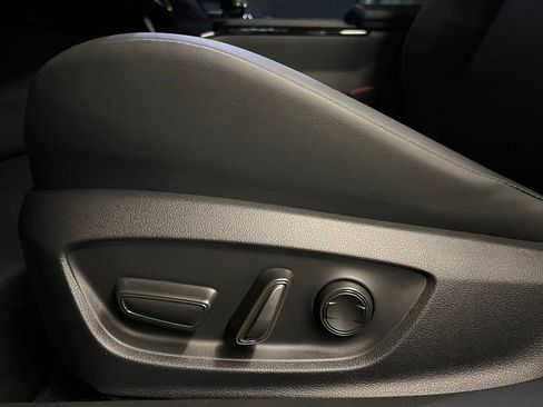 New 2026 Toyota Prius Plug-In Hybrid FWD image 9