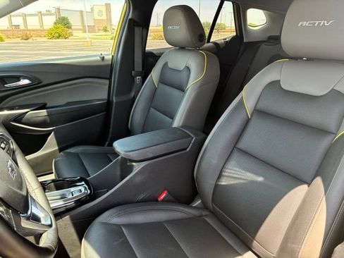 Used 2024 Chevrolet Trax ACTIV w/ Sunroof Package FWD image 12