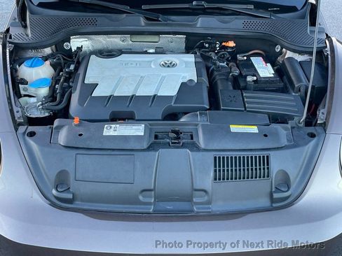 Used 2013 Volkswagen Beetle TDI image 32