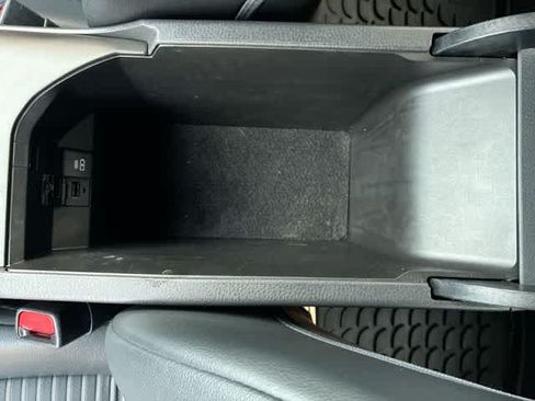 Used 2021 Toyota Camry SE w/ Convenience Package FWD image 27