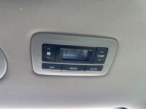 Used 2015 Toyota Sienna Limited Premium image 32