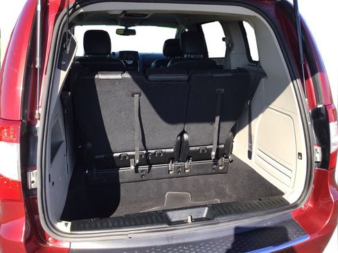 Used 2015 Chrysler Town & Country Touring-L w/ Driver Convenience Group FWD image 13