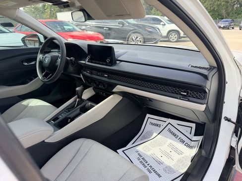 Used 2024 Honda Accord EX image 18