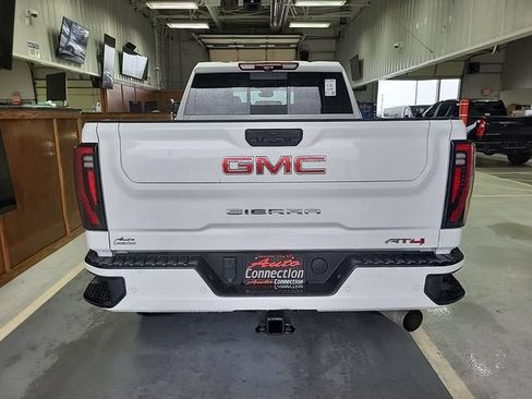 Used 2024 GMC Sierra 2500 AT4 w/ AT4 Premium Plus Package AWD/4WD image 9