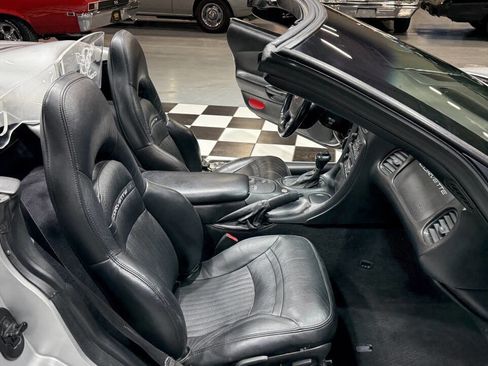 Used 2002 Chevrolet Corvette Convertible w/ Preferred Equipment Group2 image 37
