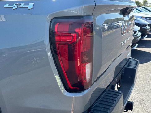 Used 2024 GMC Sierra 1500 Elevation image 12