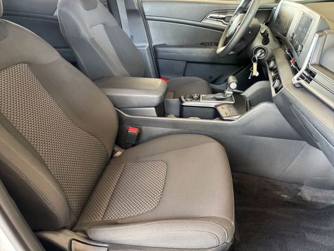 Used 2025 Kia Sportage LX FWD image 35