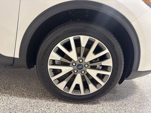 Used 2022 Ford Escape Titanium image 19