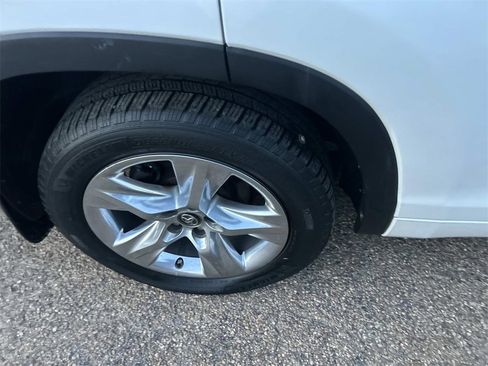 Used 2016 Toyota Highlander Limited image 18