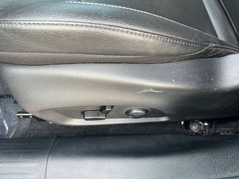 Used 2025 Jeep Compass Limited image 23