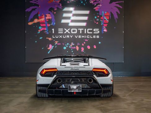 Used 2018 Lamborghini Huracan Performante image 6