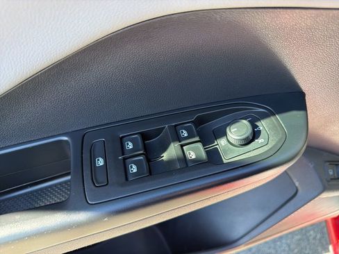 Used 2022 Volkswagen Taos SE image 15