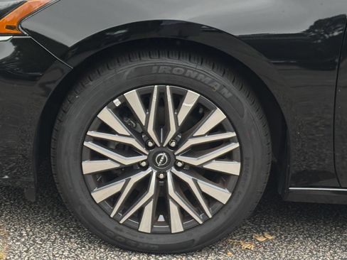 Used 2025 Nissan Altima 2.5 SV FWD image 31