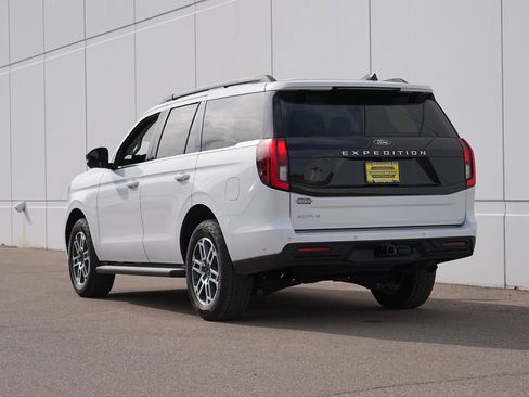 Used 2025 Ford Expedition Active image 5