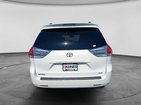 Used 2012 Toyota Sienna XLE w/ Entertainment Pkg FWD image 9