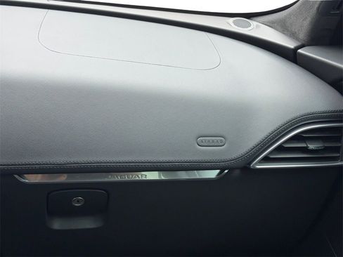 Used 2020 Jaguar F-PACE Prestige image 16