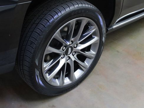 Used 2020 Cadillac Escalade ESV Platinum w/ Escalade Sport Edition image 29