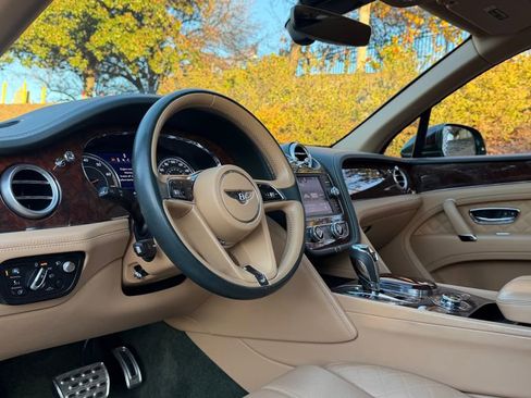 Certified 2017 Bentley Bentayga image 15