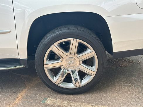 Used 2020 Cadillac Escalade ESV Luxury AWD/4WD image 21