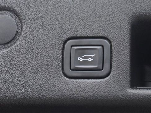 Used 2022 Chevrolet Equinox RS w/ RS Leather Package image 18