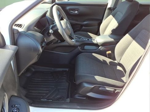 Used 2023 Honda HR-V LX image 11