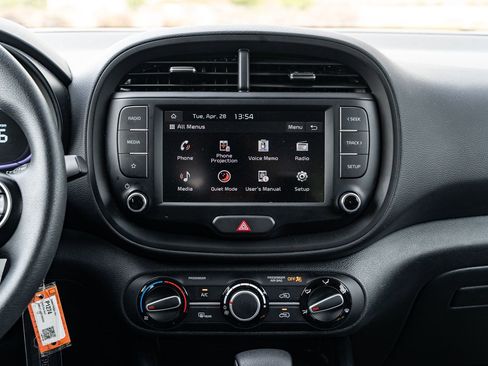 Used 2025 Kia Soul LX w/ LX Technology Package FWD image 29